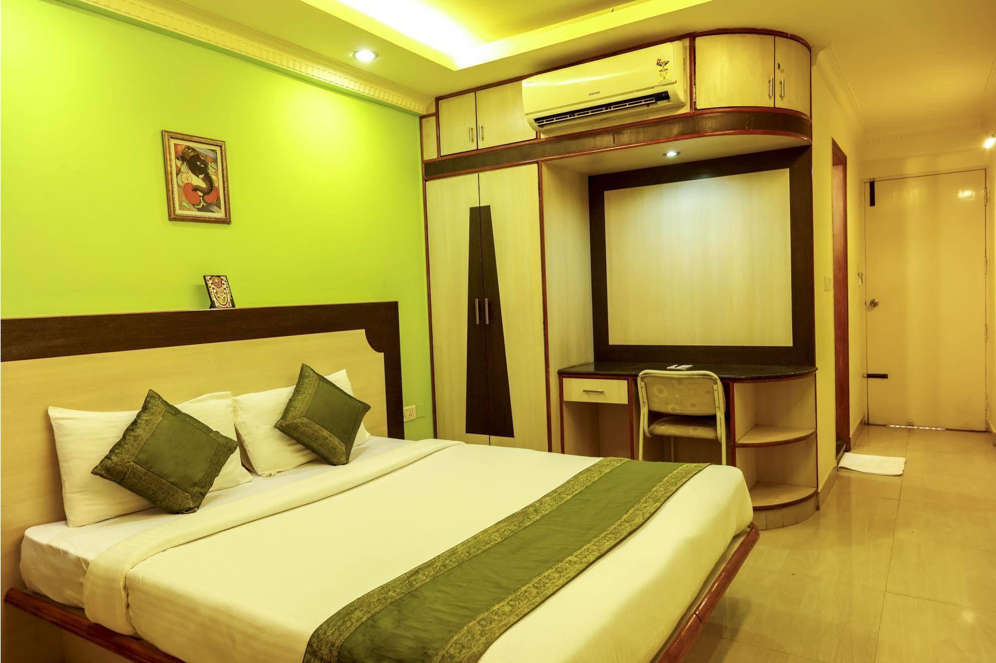 Treebo Trip Grand Regency Bangalore Exterior foto