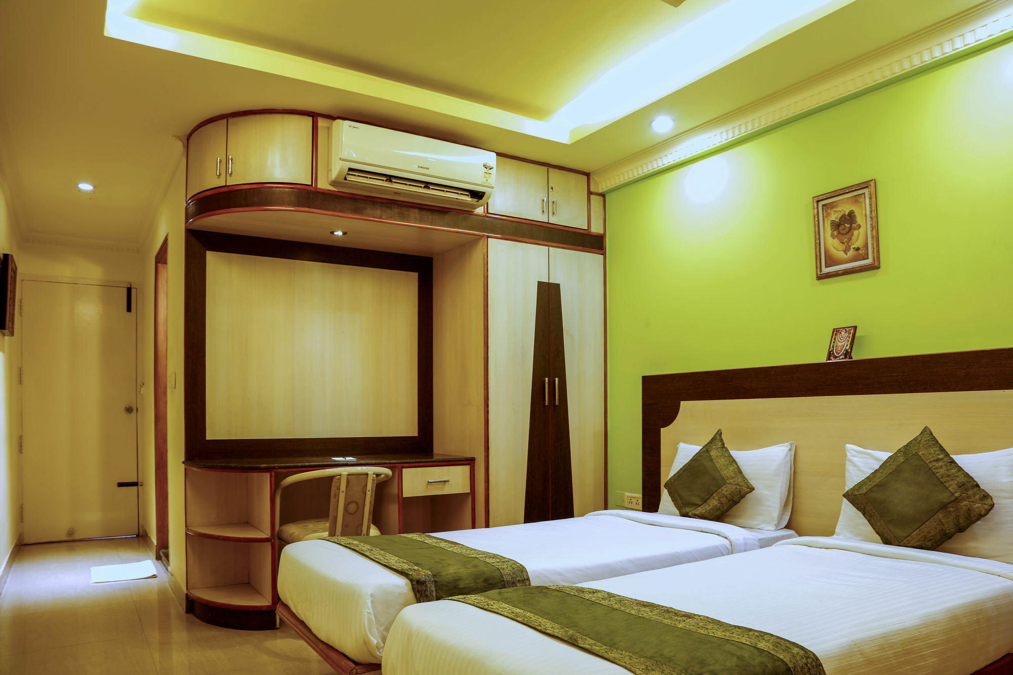 Treebo Trip Grand Regency Bangalore Exterior foto